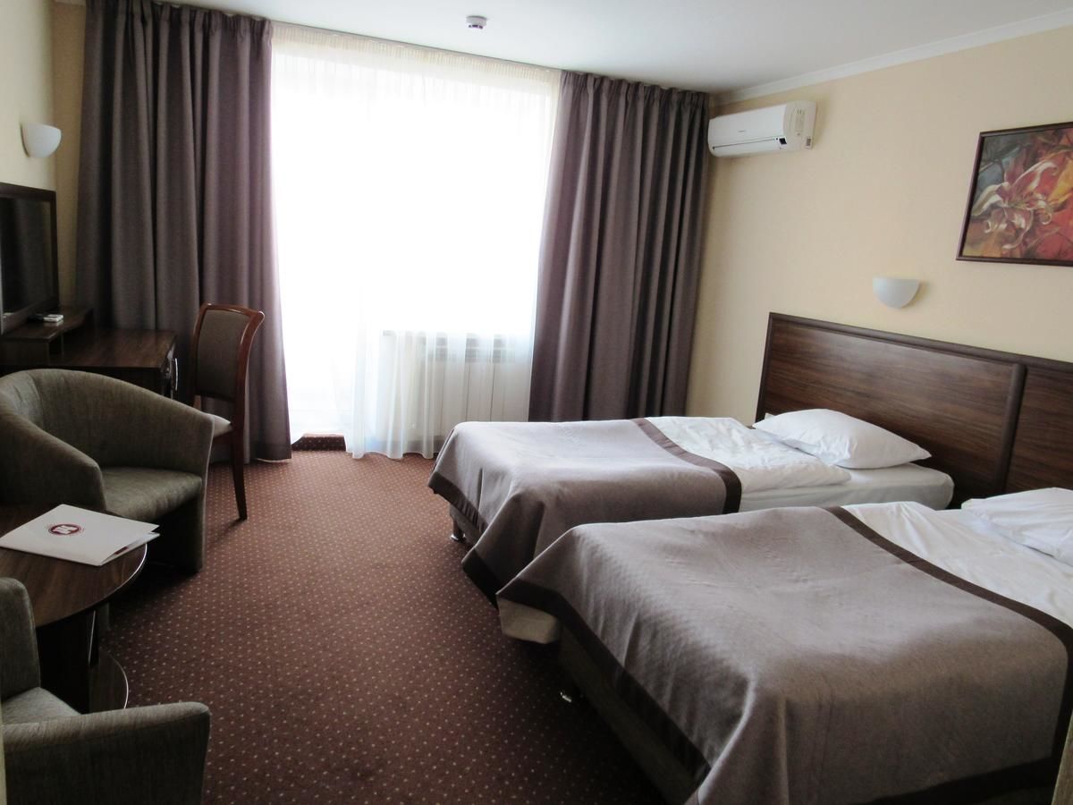 Отель Bratislava Hotel Kyiv Киев