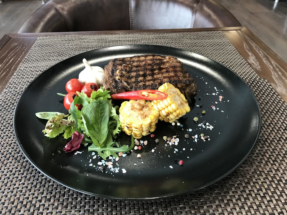 Отель Bratislava Hotel Kyiv Киев