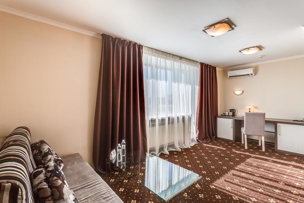 Отель Bratislava Hotel Kyiv Киев