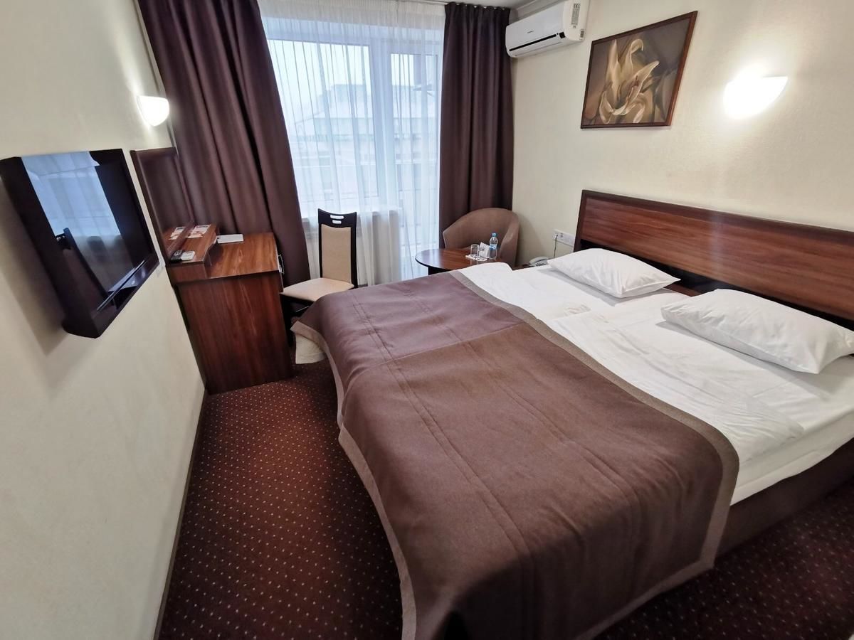 Отель Bratislava Hotel Kyiv Киев