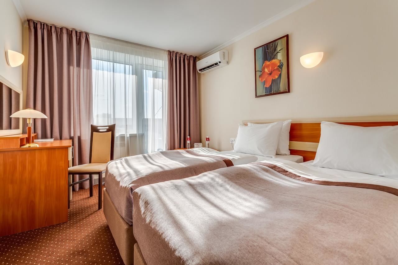 Отель Bratislava Hotel Kyiv Киев