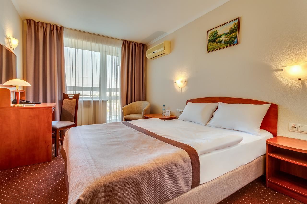 Отель Bratislava Hotel Kyiv Киев