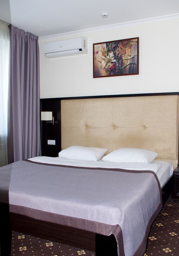 Отель Bratislava Hotel Kyiv Киев