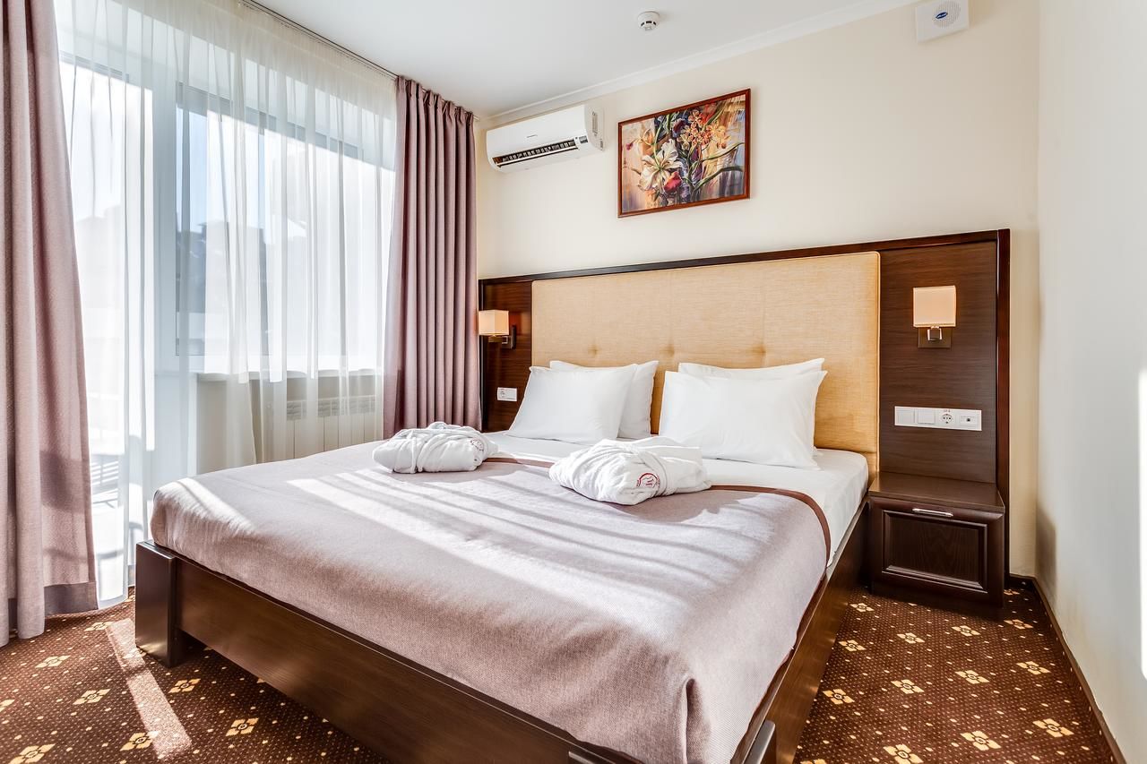 Отель Bratislava Hotel Kyiv Киев