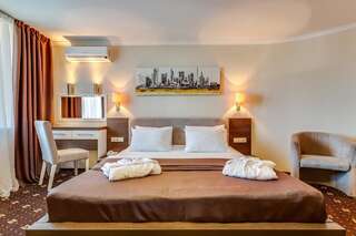 Отель Bratislava Hotel Kyiv Киев Люкс-3