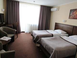 Отель Bratislava Hotel Kyiv Киев Улучшенный двухместный номер с 2 отдельными кроватями-2