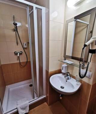 Отель Bratislava Hotel Kyiv Киев Стандартный двухместный номер с 1 кроватью-3