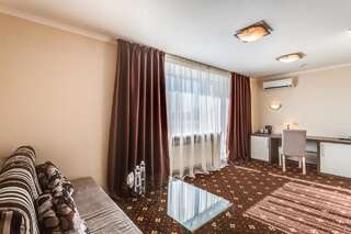 Отель Bratislava Hotel Kyiv Киев Люкс-4