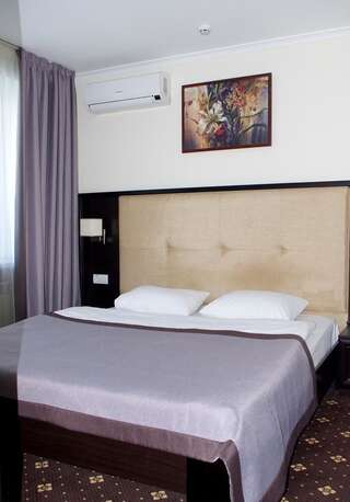 Отель Bratislava Hotel Kyiv Киев Полулюкс-4