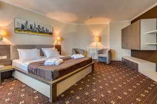 Отель Bratislava Hotel Kyiv Киев Люкс-1