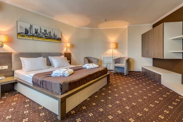 Отель Bratislava Hotel Kyiv Киев-9